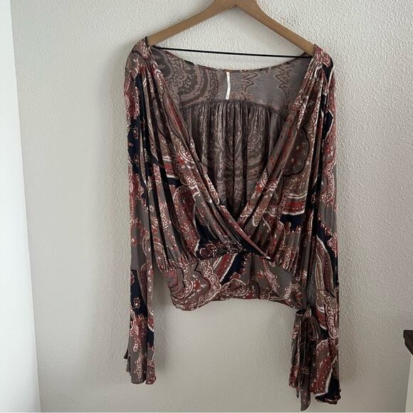 Free People Fiona Print Top Surplice Statement Sleeve Blouse Shirt Medium - Picture 10 of 13